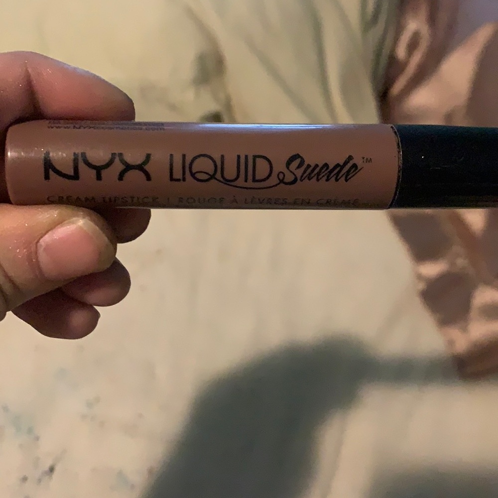 NYX LIQUID SUEDE CREAM LIPSTICK